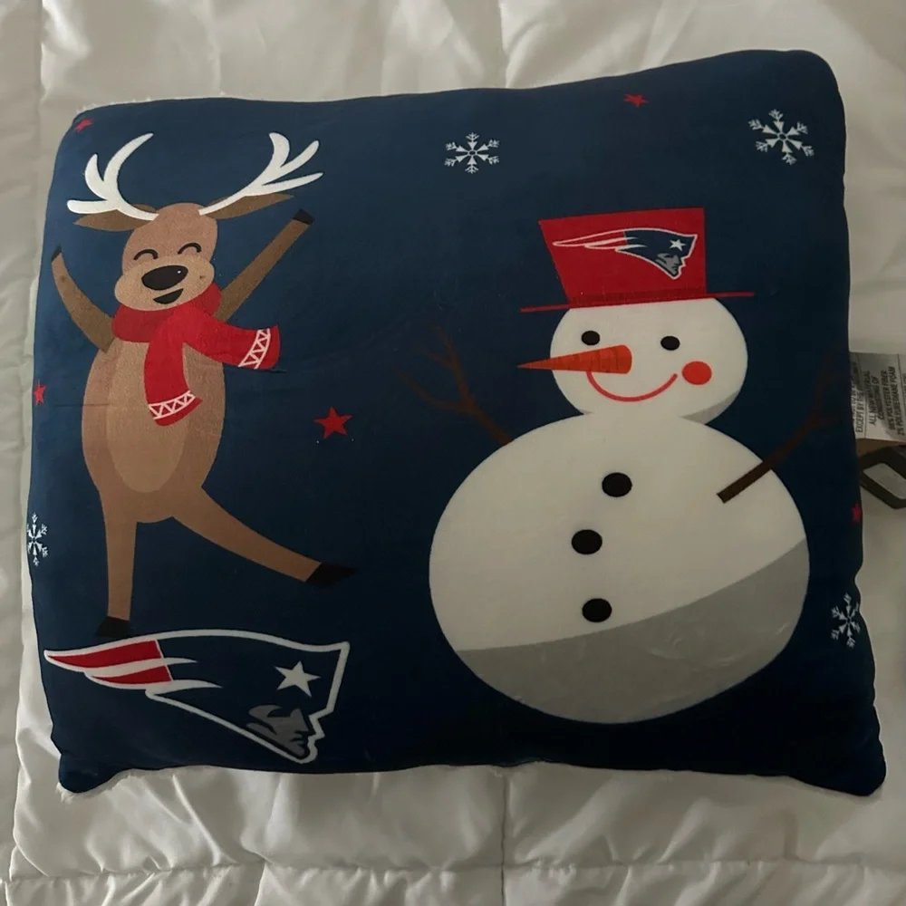 NWT New England patriots holiday pillows. soft plush 14”x17”